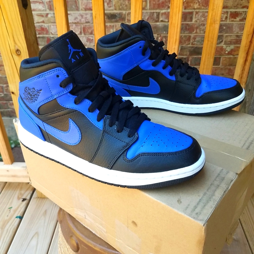 AJ 1 Mid Hyper ROYALS